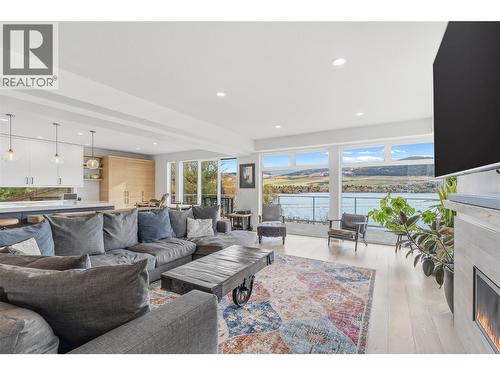 7305 Old Stamp Mill Road, Vernon, BC - Indoor Photo Showing Living Room