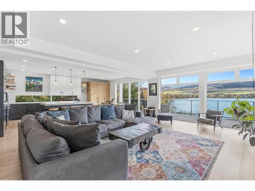7305 Old Stamp Mill Road, Vernon, BC - Indoor Photo Showing Living Room