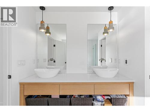 7305 Old Stamp Mill Road, Vernon, BC - Indoor Photo Showing Bathroom