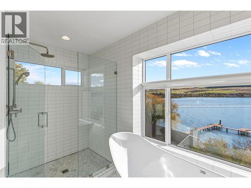 7305 Old Stamp Mill Road, Vernon, BC - Indoor Photo Showing Bathroom