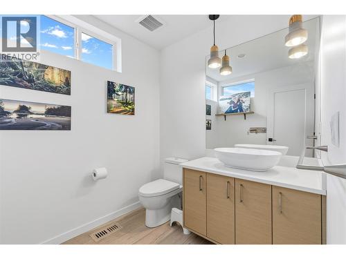 7305 Old Stamp Mill Road, Vernon, BC - Indoor Photo Showing Bathroom