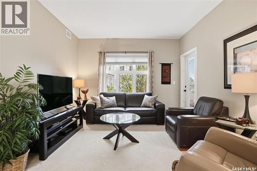 201 1220 Blackfoot Drive, Regina, SK - Indoor Photo Showing Living Room