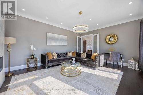 2236 Pemberton Way, Innisfil, ON - Indoor Photo Showing Living Room