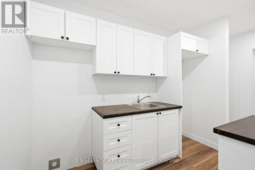 D - 324 Frontenac Street, Ottawa, ON - Indoor Photo Showing Kitchen