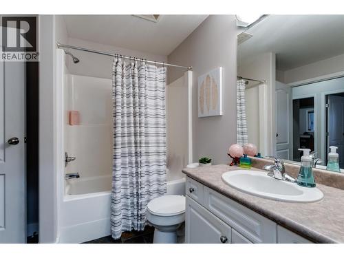 2300 Benvoulin Road Unit# 103, Kelowna, BC - Indoor Photo Showing Bathroom