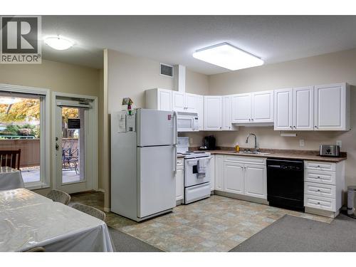 2300 Benvoulin Road Unit# 103, Kelowna, BC - Indoor Photo Showing Kitchen
