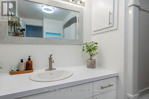 106 Pinehurst Estates, Petawawa, ON - Indoor Photo Showing Bathroom