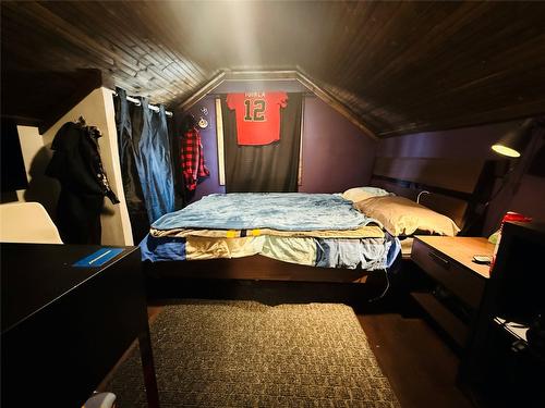 205 Otis Street, Kimberley, BC - Indoor Photo Showing Bedroom