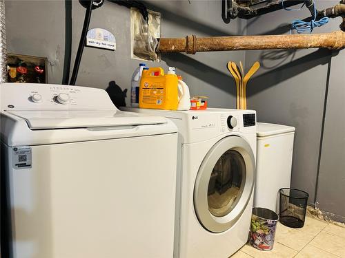 205 Otis Street, Kimberley, BC - Indoor Photo Showing Laundry Room
