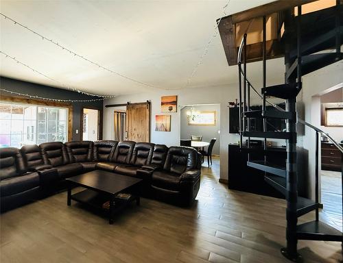 205 Otis Street, Kimberley, BC - Indoor Photo Showing Living Room