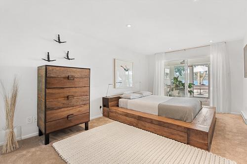 202-2900 Abbott Street, Kelowna, BC - Indoor Photo Showing Bedroom
