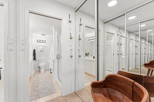 202-2900 Abbott Street, Kelowna, BC - Indoor Photo Showing Other Room