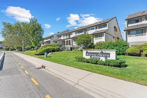 202-2900 Abbott Street, Kelowna, BC - Outdoor