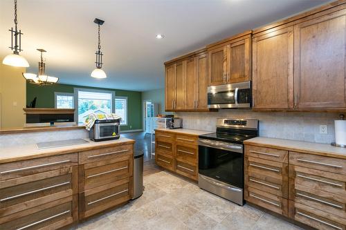 36-1581 20 Street, Salmon Arm, BC - Indoor Photo Showing Kitchen