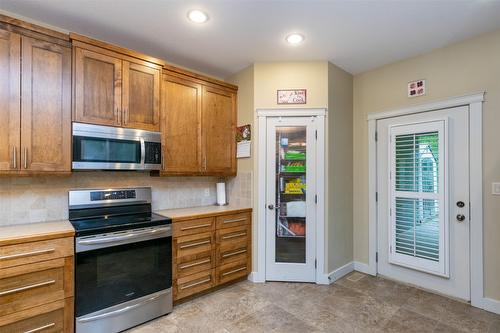 36-1581 20 Street, Salmon Arm, BC - Indoor Photo Showing Kitchen