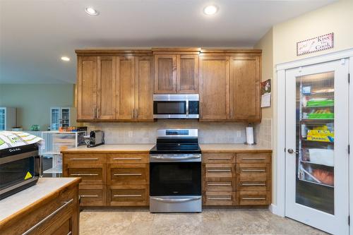 36-1581 20 Street, Salmon Arm, BC - Indoor Photo Showing Kitchen