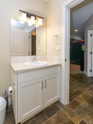 36-1581 20 Street, Salmon Arm, BC - Indoor Photo Showing Bathroom