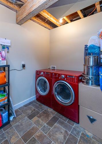 36-1581 20 Street, Salmon Arm, BC - Indoor Photo Showing Laundry Room