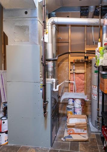 36-1581 20 Street, Salmon Arm, BC - Indoor Photo Showing Basement