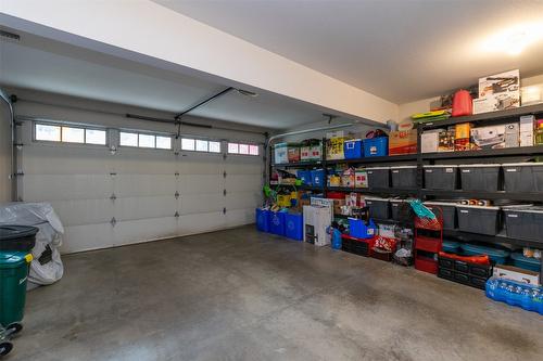36-1581 20 Street, Salmon Arm, BC - Indoor Photo Showing Garage