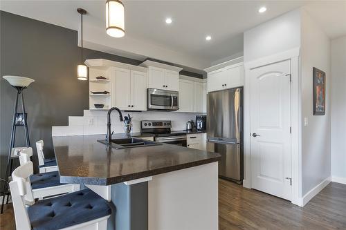 29-1040 Mt.Revelstoke Place, Vernon, BC - Indoor Photo Showing Kitchen With Stainless Steel Kitchen With Double Sink With Upgraded Kitchen