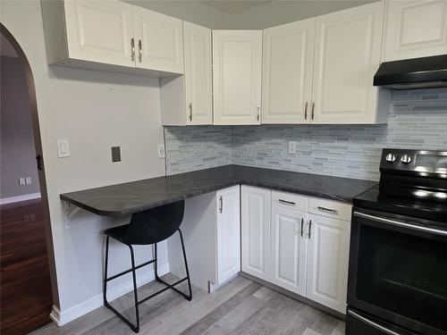 1305A 2Nd Avenue, Cranbrook, BC - Indoor Photo Showing Kitchen