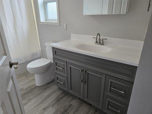 1305A 2Nd Avenue, Cranbrook, BC - Indoor Photo Showing Bathroom