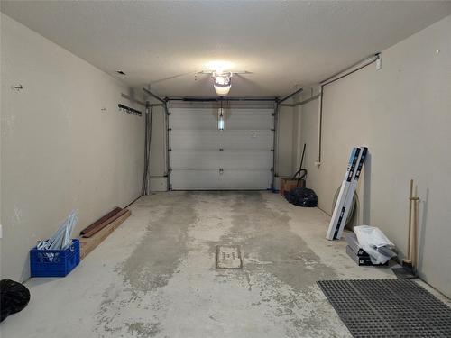 1305A 2Nd Avenue, Cranbrook, BC - Indoor Photo Showing Garage