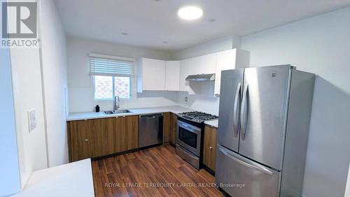 Upper - 34 Mcconkey Place, Barrie, ON - Indoor Photo Showing Kitchen With Stainless Steel Kitchen With Double Sink
