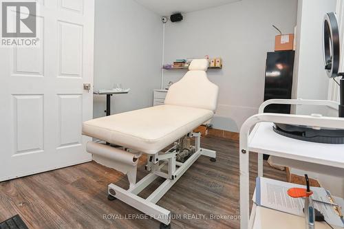 37 Dundas Street W, Mississauga, ON 