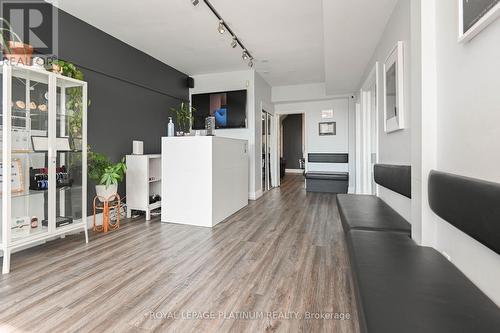 37 Dundas Street W, Mississauga, ON 