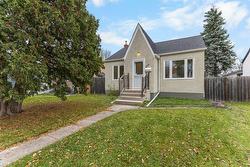 413 Smithfield Avenue  Winnipeg, MB R2V 0E1