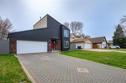 115 Stefanie DR  Winnipeg, MB R2G 3A9