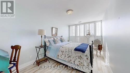 Ph6 - 29 Northern Heights Drive, Richmond Hill, ON - Indoor Photo Showing Bedroom