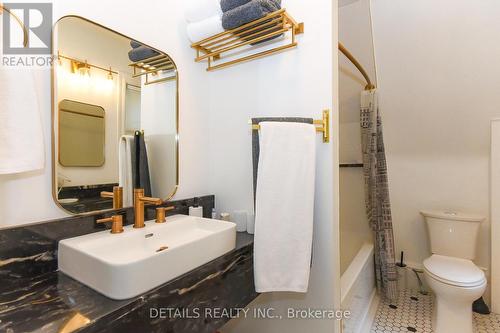 19 Gould Street, Ottawa, ON - Indoor Photo Showing Bathroom