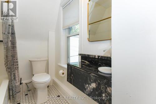 19 Gould Street, Ottawa, ON - Indoor Photo Showing Bathroom