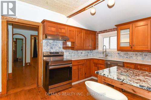 19 Gould Street, Ottawa, ON - Indoor Photo Showing Kitchen