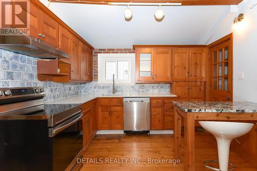 19 Gould Street, Ottawa, ON - Indoor Photo Showing Kitchen