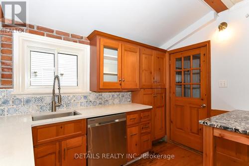 19 Gould Street, Ottawa, ON - Indoor Photo Showing Kitchen