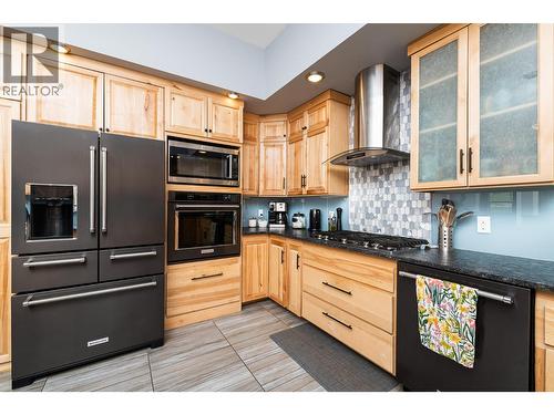 1087 Bear Brook Road, Creston, BC - Indoor Photo Showing Kitchen