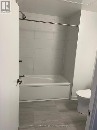 681 Yong Street, Barrie, ON - Indoor Photo Showing Bathroom