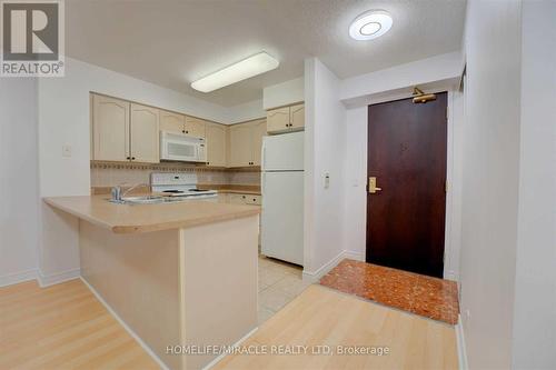 1509 - 30 Grand Trunk Crescent, Toronto, ON - Indoor Photo Showing Kitchen