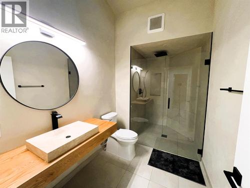 Bathroom - Main House - 2174 Richter Avenue, Kelowna, BC - Indoor Photo Showing Bathroom