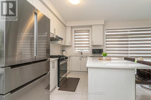 35 Player Drive, Erin, ON - Indoor Photo Showing Kitchen With Stainless Steel Kitchen With Upgraded Kitchen