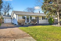153 Freemont Bay  Winnipeg, MB R2Y 1H4