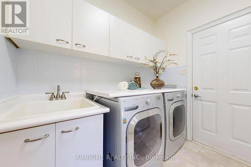 812 Foxcroft Boulevard, Newmarket, ON - Indoor Photo Showing Laundry Room