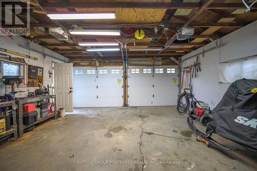 28 Apeldoorn Crescent, London East (East C), ON - Indoor Photo Showing Garage