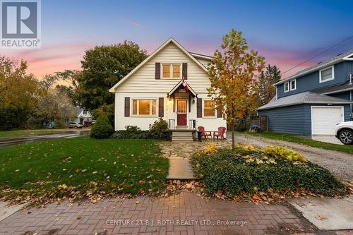 93 CATHERINE AVENUE  Aurora, ON L4G 1K6