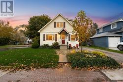 93 CATHERINE AVENUE  Aurora, ON L4G 1K6