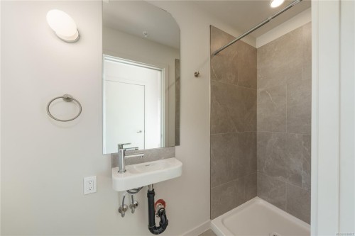 212-629 Speed Ave, Victoria, BC - Indoor Photo Showing Bathroom